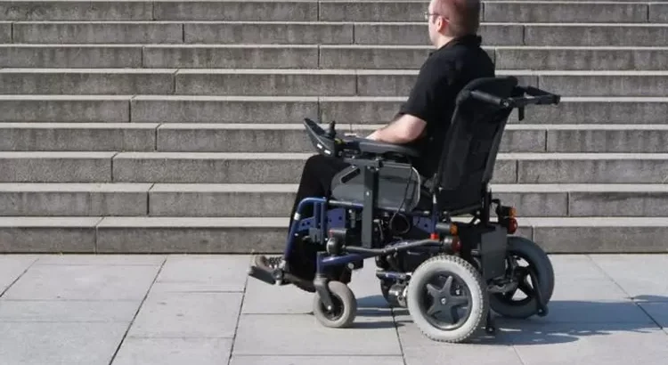 Kursi Roda Pintar : Mobilitas Tanpa Batas di Era Digital!