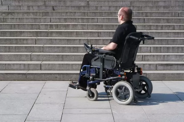 Kursi Roda Pintar : Mobilitas Tanpa Batas di Era Digital!
