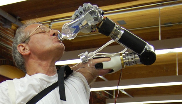 Sensasi Bionic Arm Pintar dari Robot Bionics: Bisa Sentuh Apa Sih…?